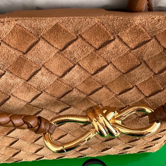 Bottega Veneta Suede Tan Andiamo Small Shoulder Bag - Picture 3 of 6